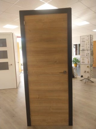 Puerta blanca moderna
