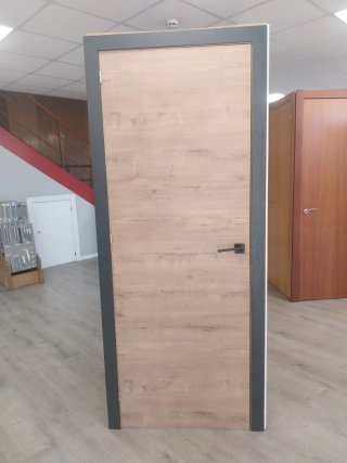 Puerta blanca moderna