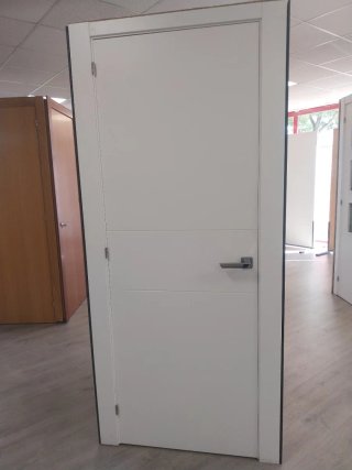Puerta blanca moderna