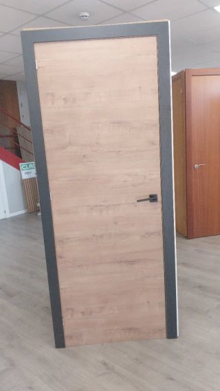 Puerta blanca moderna