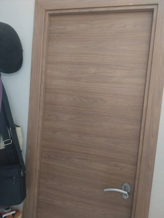 Puerta blanca moderna