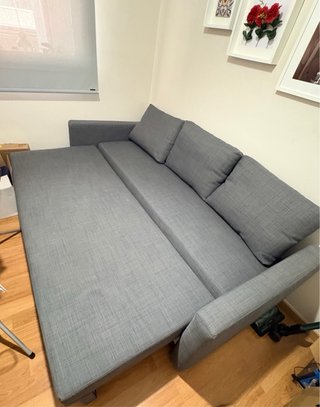 Sofá-cama IKEA FRIHETEN 3 plazas gris