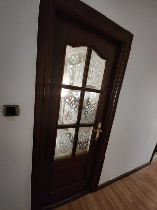2 Puertas madera con cristalera decorada