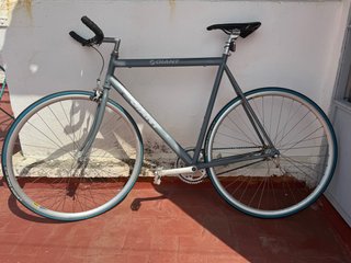 Bicicleta urbana carretera antigua