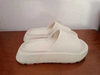 Sandalias Goma T.38-39 Negras y Blancas