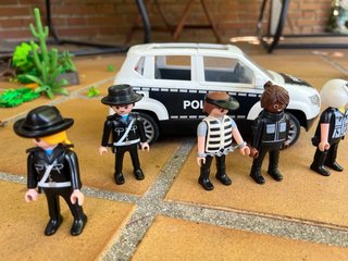 Kit Policía Juguete Playmovil
