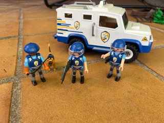 Kit Policía Juguete Playmovil