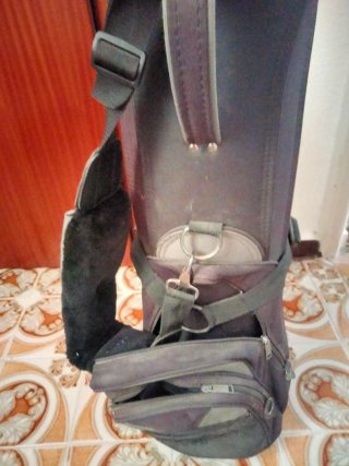 Bolsa para palos de golf.