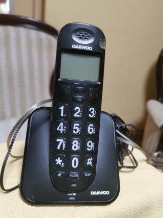 Teléfono inalámbrico Daewoo negro. TECLAS GRANDES