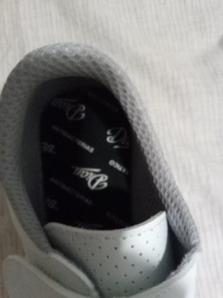 Zuecos blancos con velcro