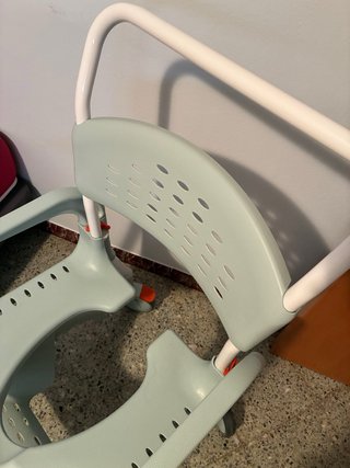 Silla de ducha y WC con ruedas, modelo “Clean”