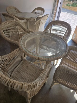 Mesa y sillas