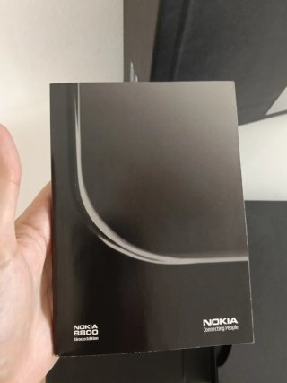Caja Nokia 8800