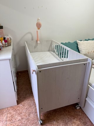 Cuna de bebé con ruedas