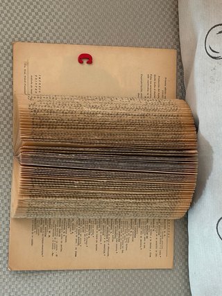 Libro antico piegato. Architettura decorativa del libro