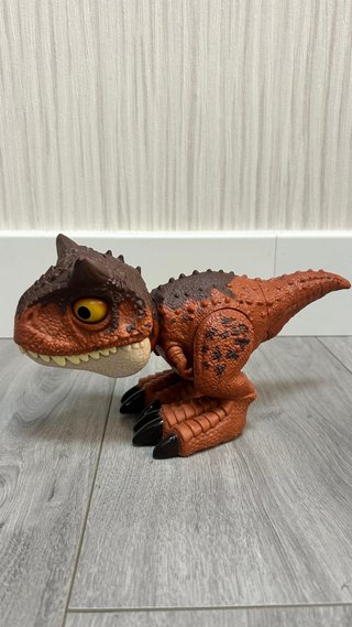Dinosaurio Carnotaurus Jurassic World