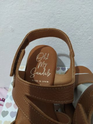 Sandalias de tacón marrón