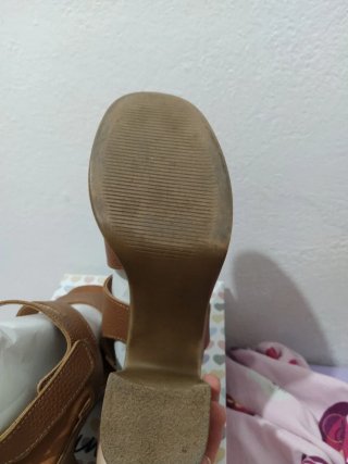 Sandalias de tacón marrón