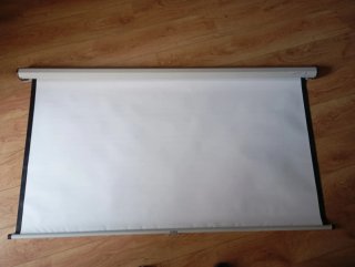 Proyector LED 4K con Pantalla Retráctil