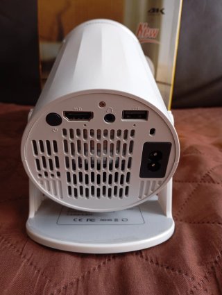 Proyector LED 4K con Pantalla Retráctil
