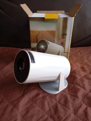 Proyector LED 4K con Pantalla Retráctil