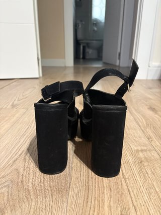 Tacones negros plataforma con pulsera al tobillo