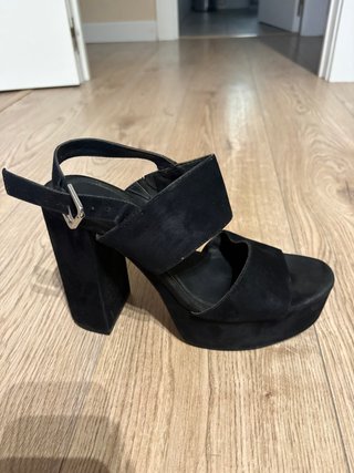 Tacones negros plataforma con pulsera al tobillo