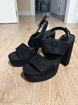 Tacones negros plataforma con pulsera al tobillo