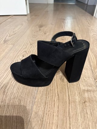 Tacones negros plataforma con pulsera al tobillo