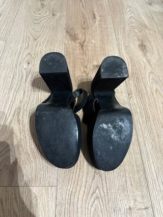 Tacones negros plataforma con pulsera al tobillo