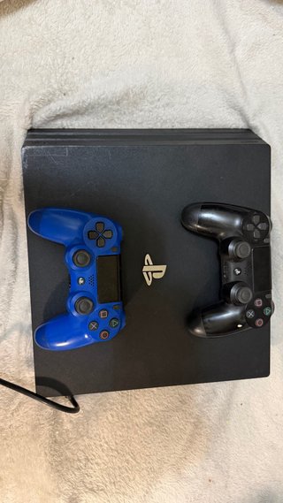 PS4 (PlayStation 4) + 2 Mandos + 2 Juegos