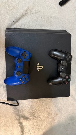 PS4 (PlayStation 4) + 2 Mandos + 2 Juegos