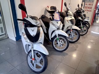 Honda SH 125 Scooter Negra/Plateada