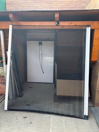 Mosquitera de Aluminio blanco para puerta grande.