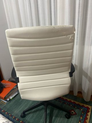 Silla de oficina blanca