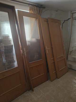 Se venden cuatro puertas de pino macizo con marco