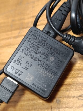 Cargador Sony AC-UB10D