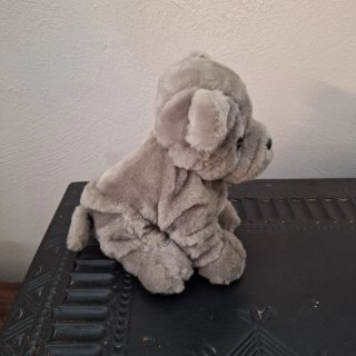 Peluche cane Shar Pei grigio