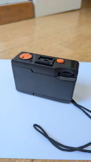 Cámara Analógica Robot3 Negra y Naranja.