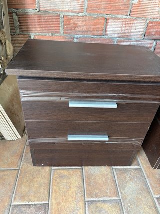 Se venden 2 mesitas de noche