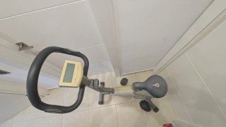 Bicicleta estática gris