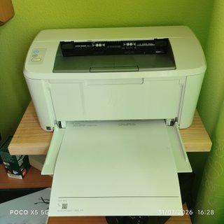 Impresora Láser HP M110we gris y blanca