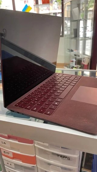 Microsoft Surface Laptop 256GB i5 8GB RAM