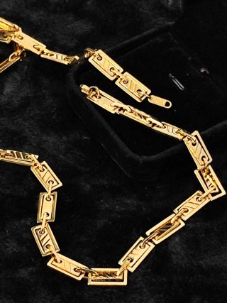 Collana con punzone 18 kt