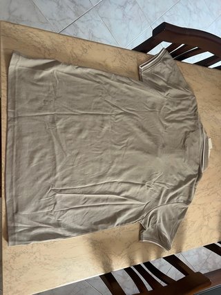 Polo elegante grigia con texture a quadretti