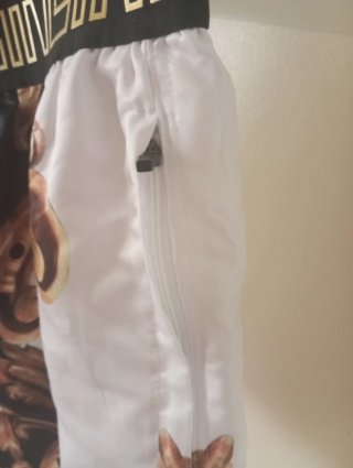 Shorts Sinners Attire Estilo Barroco Dorado