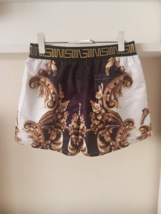 Shorts Sinners Attire Estilo Barroco Dorado