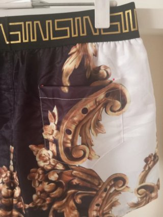 Shorts Sinners Attire Estilo Barroco Dorado