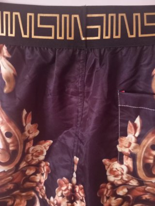 Shorts Sinners Attire Estilo Barroco Dorado