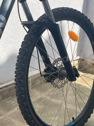 Bicicleta de montaña negra